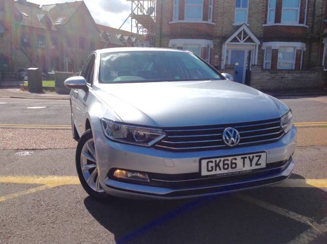 Volkswagen Passat 2.0 TDI SE Business 4dr DSG Saloon Diesel Silver